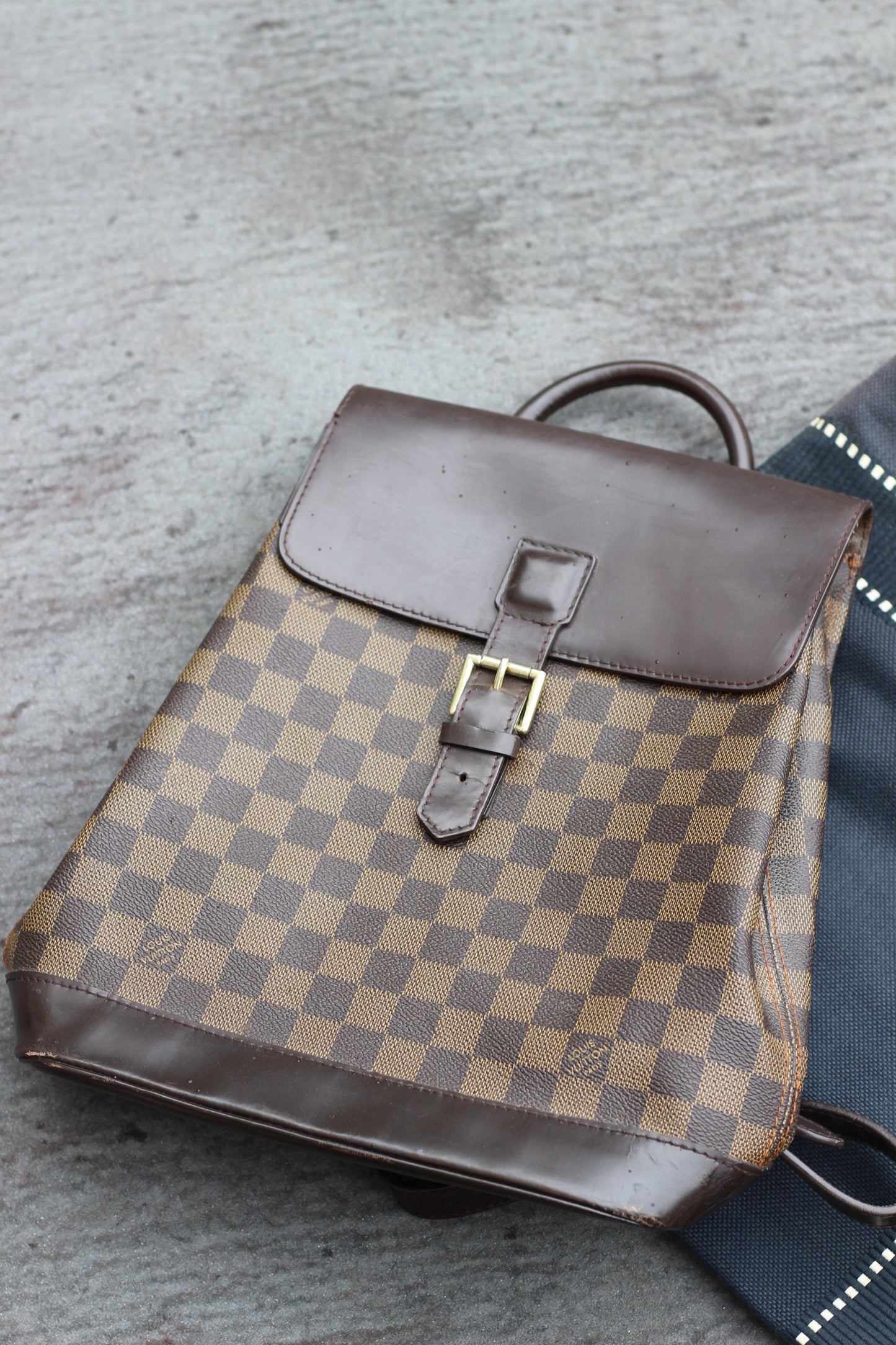 Louis Vuitton & Ferragamo Bags x2点