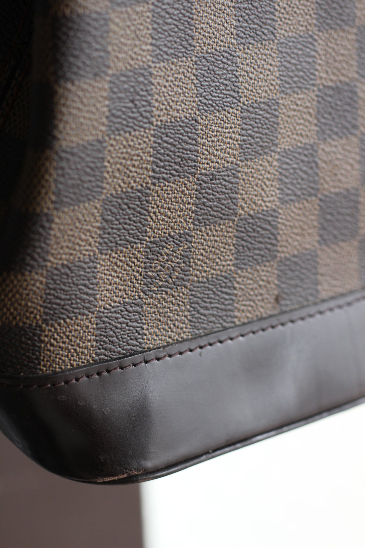 Louis Vuitton & Ferragamo Bags x2点
