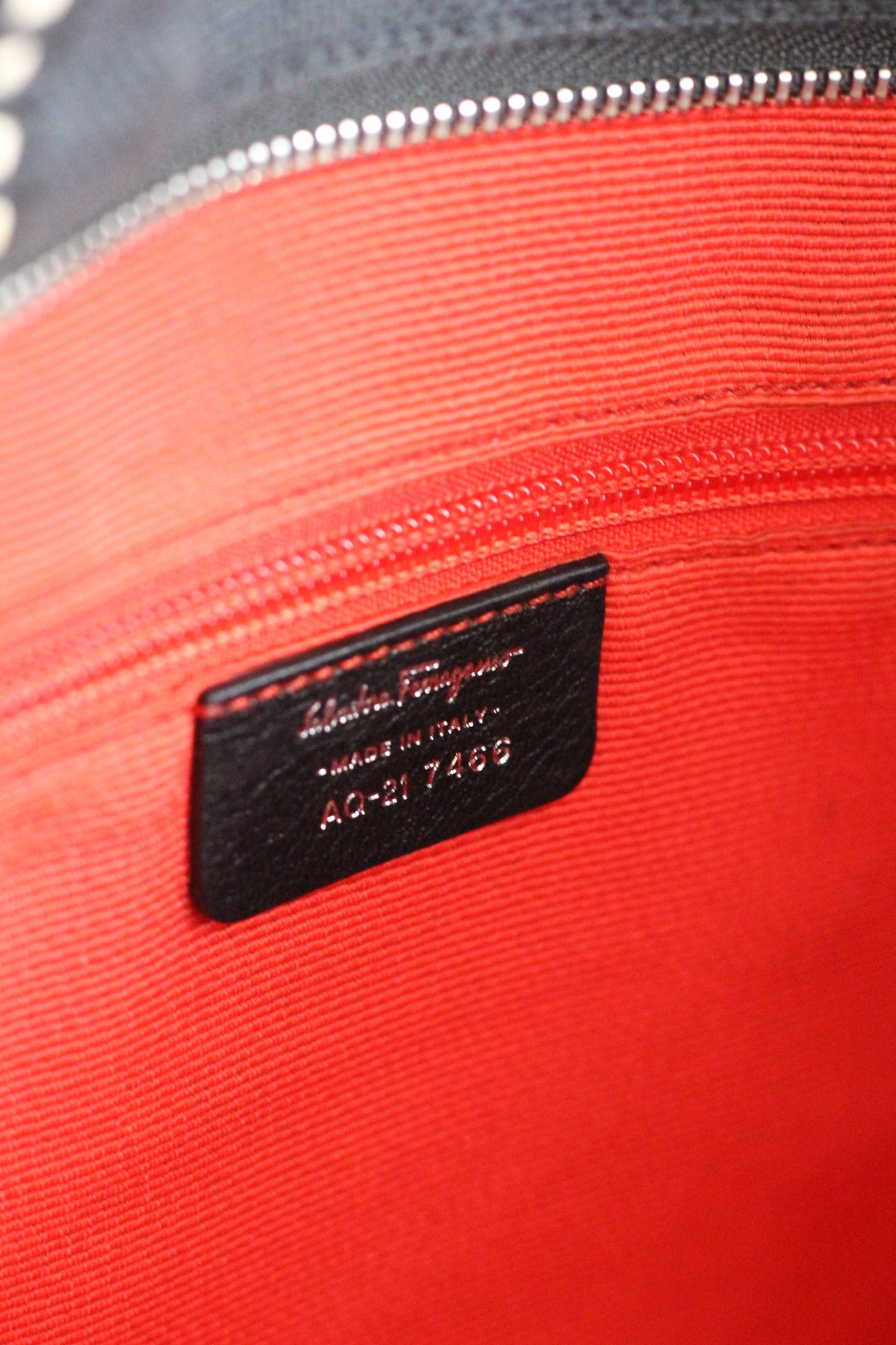 Louis Vuitton & Ferragamo Bags x2点