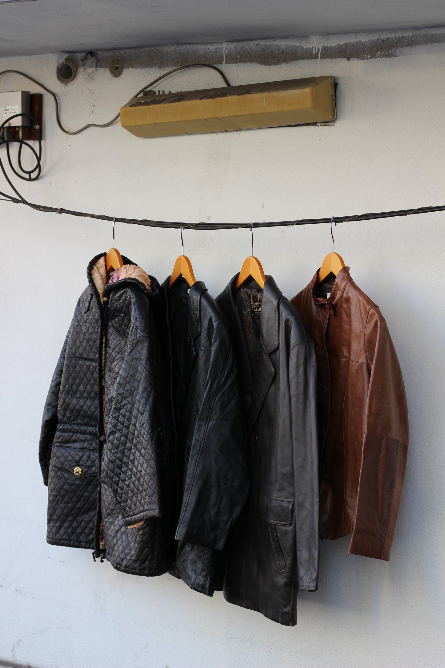 Ladies design leather jackets x4点