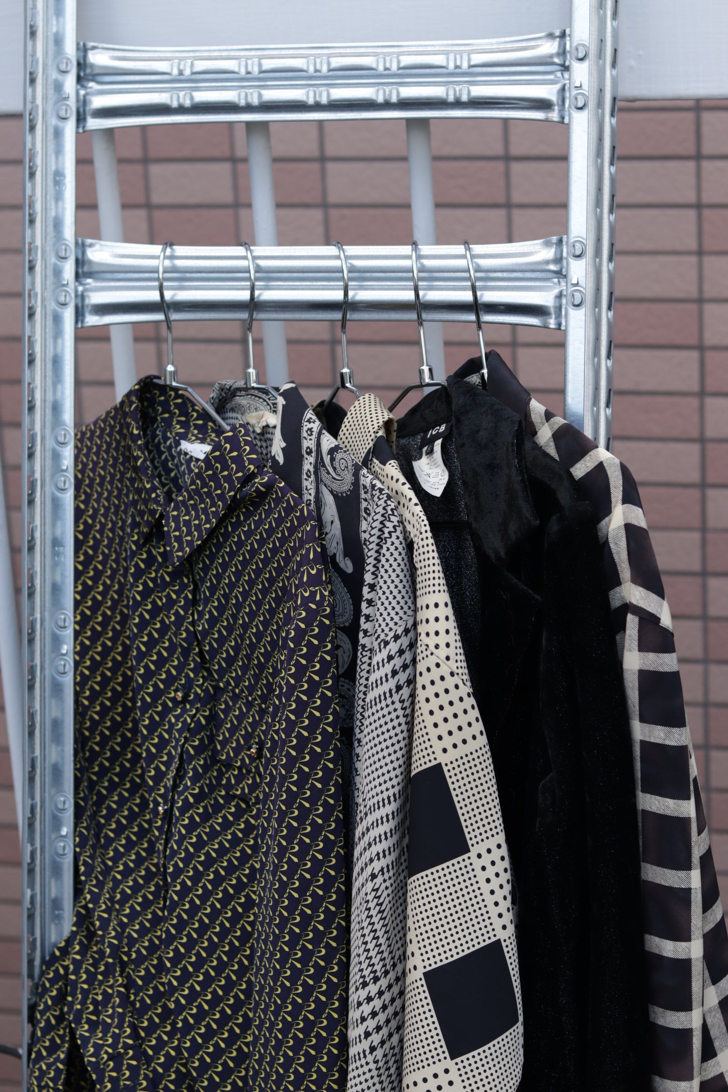 Vintage Design & White Blouse Bulk x51点