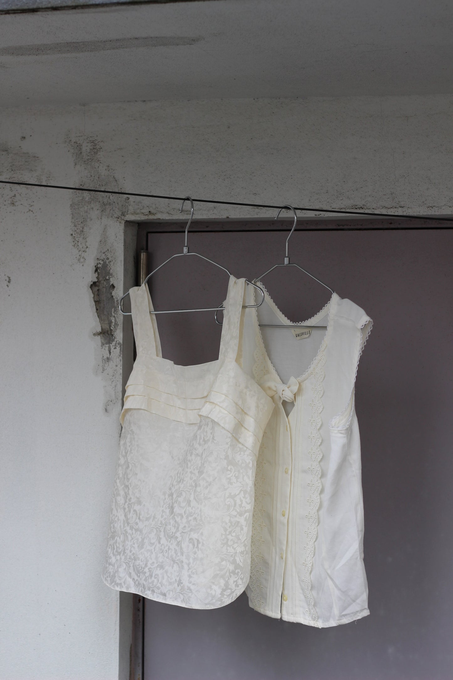 Vintage White No Sleeve Blouse x7点