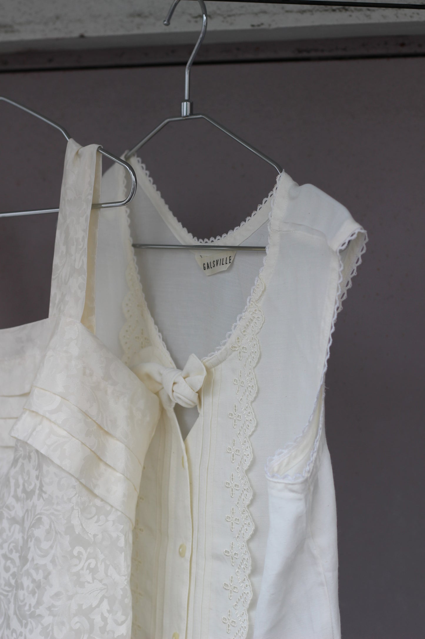Vintage White No Sleeve Blouse x7点
