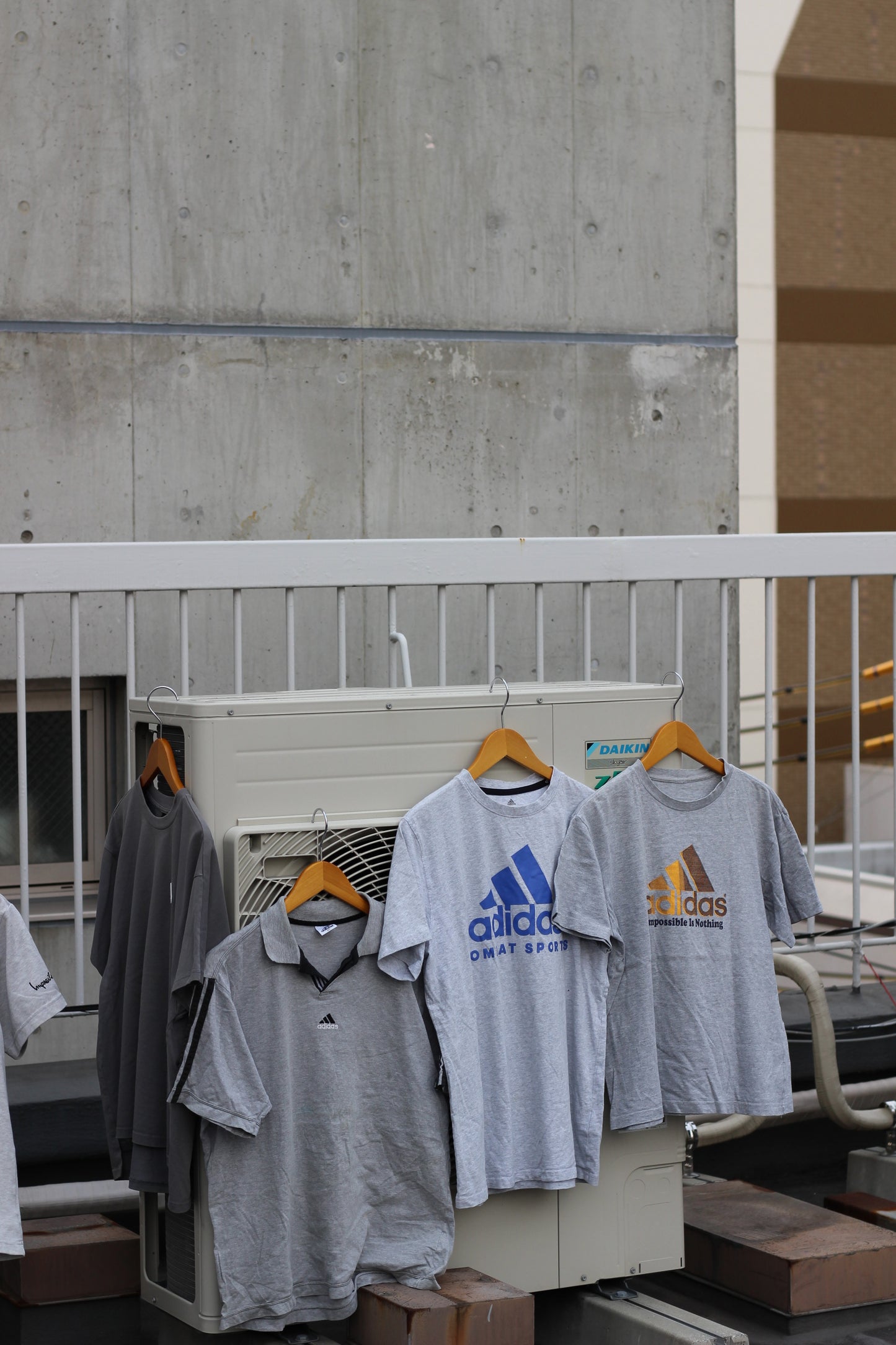 adidas White & Gray Logo T-Shirt x12点