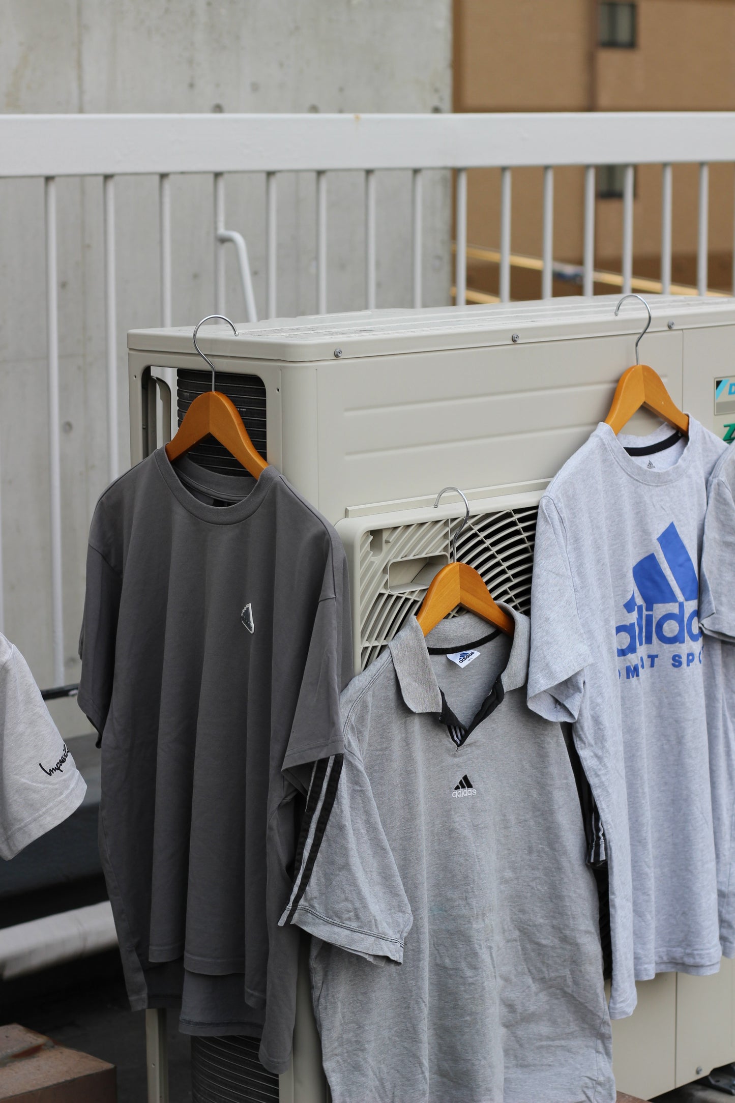adidas White & Gray Logo T-Shirt x12点