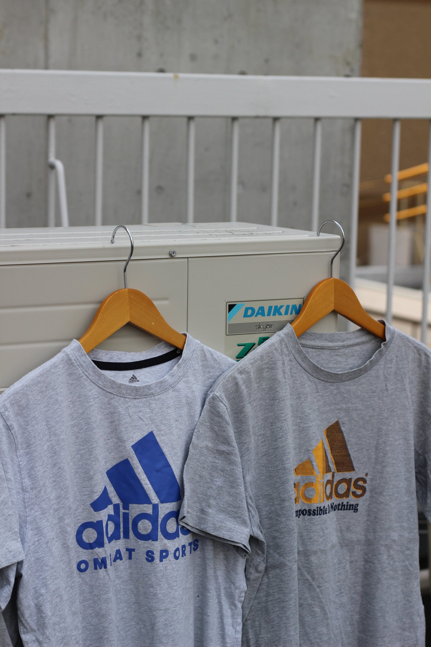 adidas White & Gray Logo T-Shirt x12点