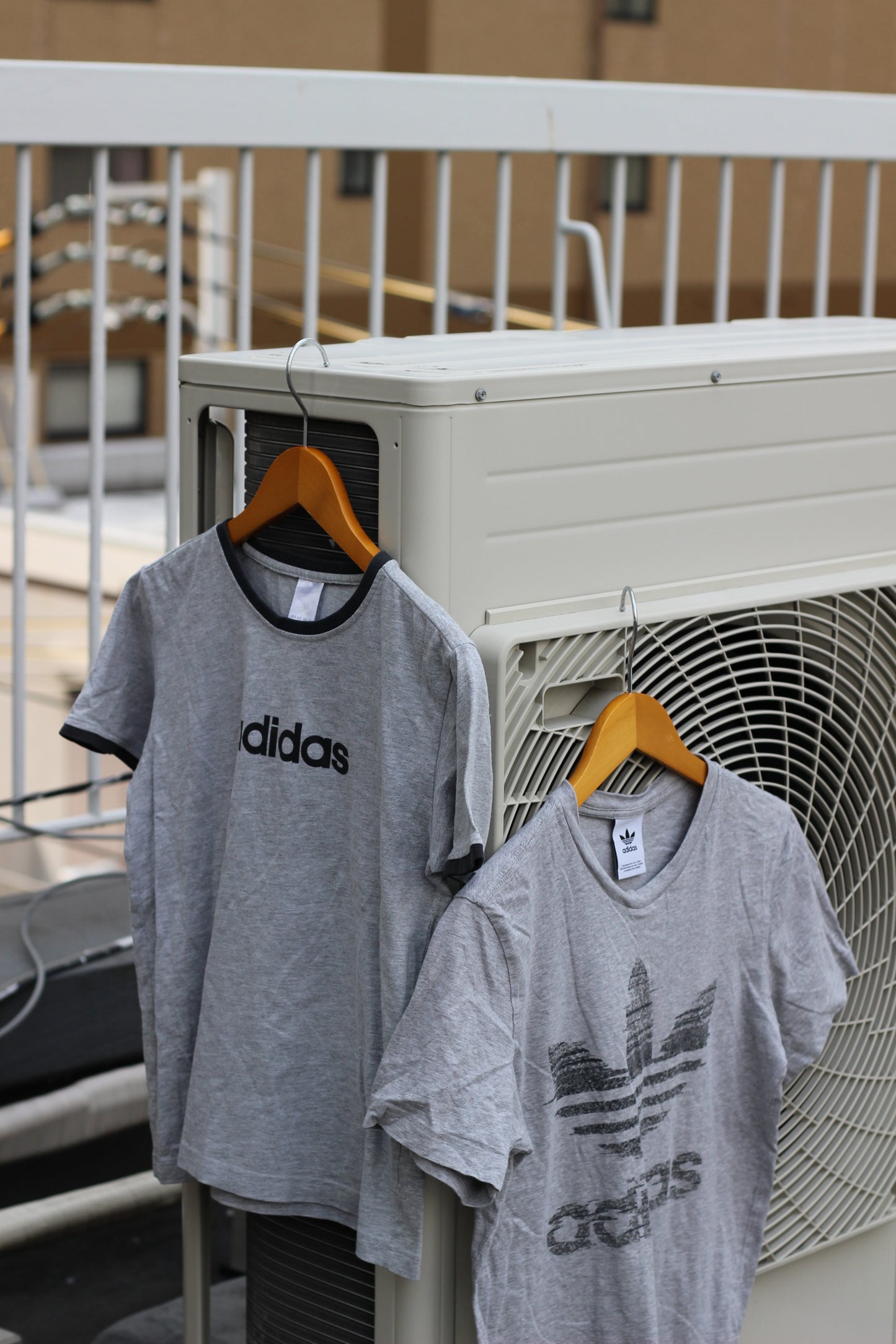 adidas White & Gray Logo T-Shirt x12点