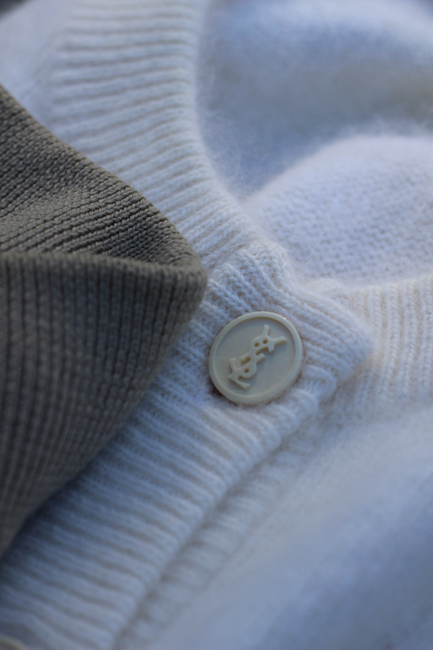 Old luxury brand item x9点