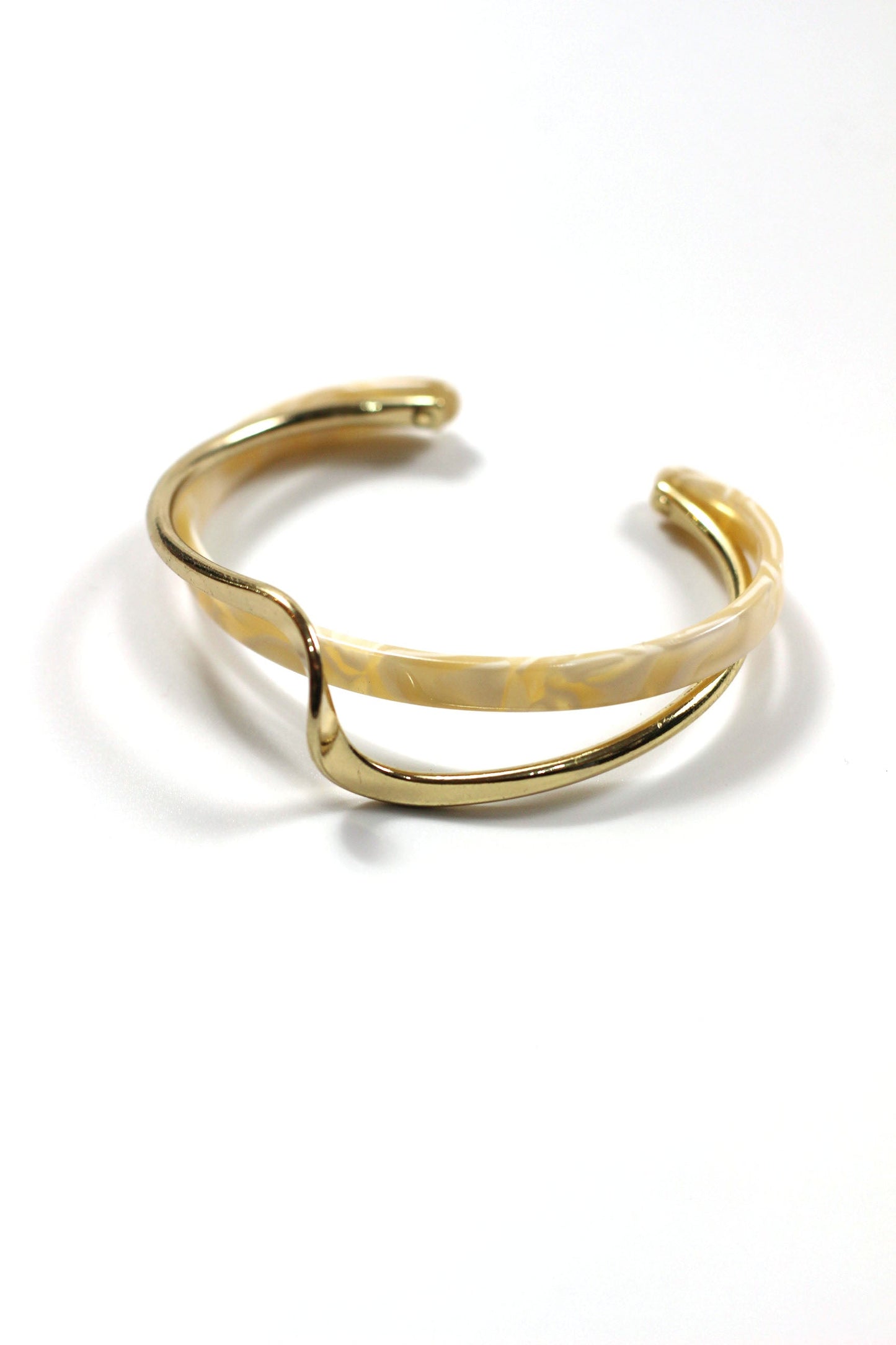 Vintage gold bangle 自然の美が溶け合う