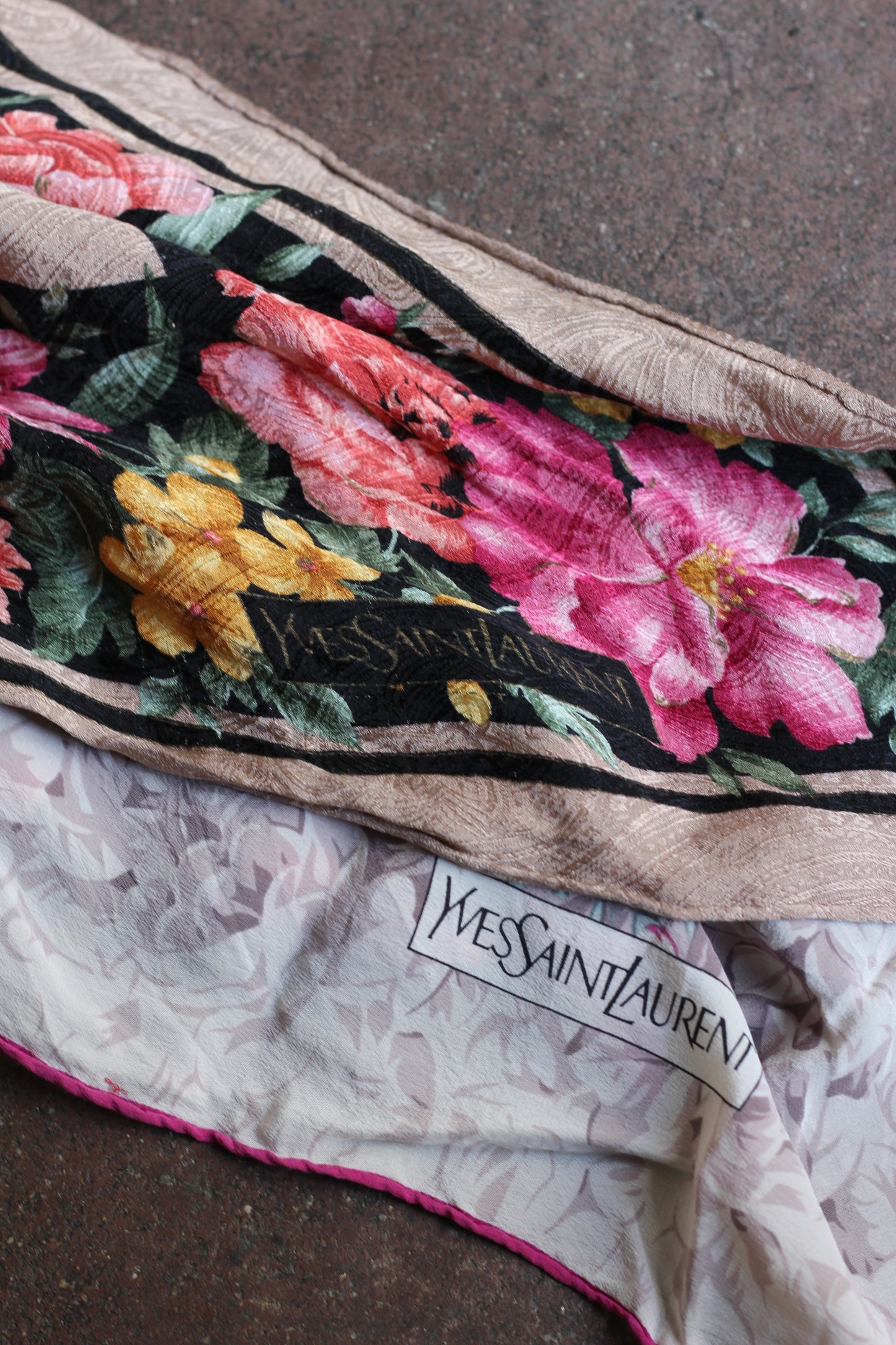 Yves Saint Laurent Scarf x2点