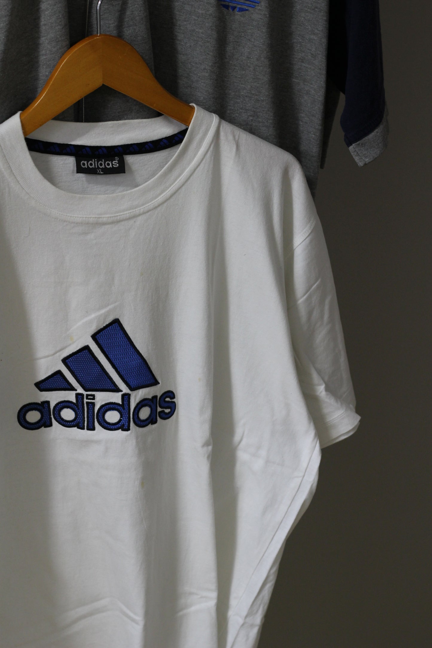 90's adidas Vintage Embroidered Logo T-Shirt x2点