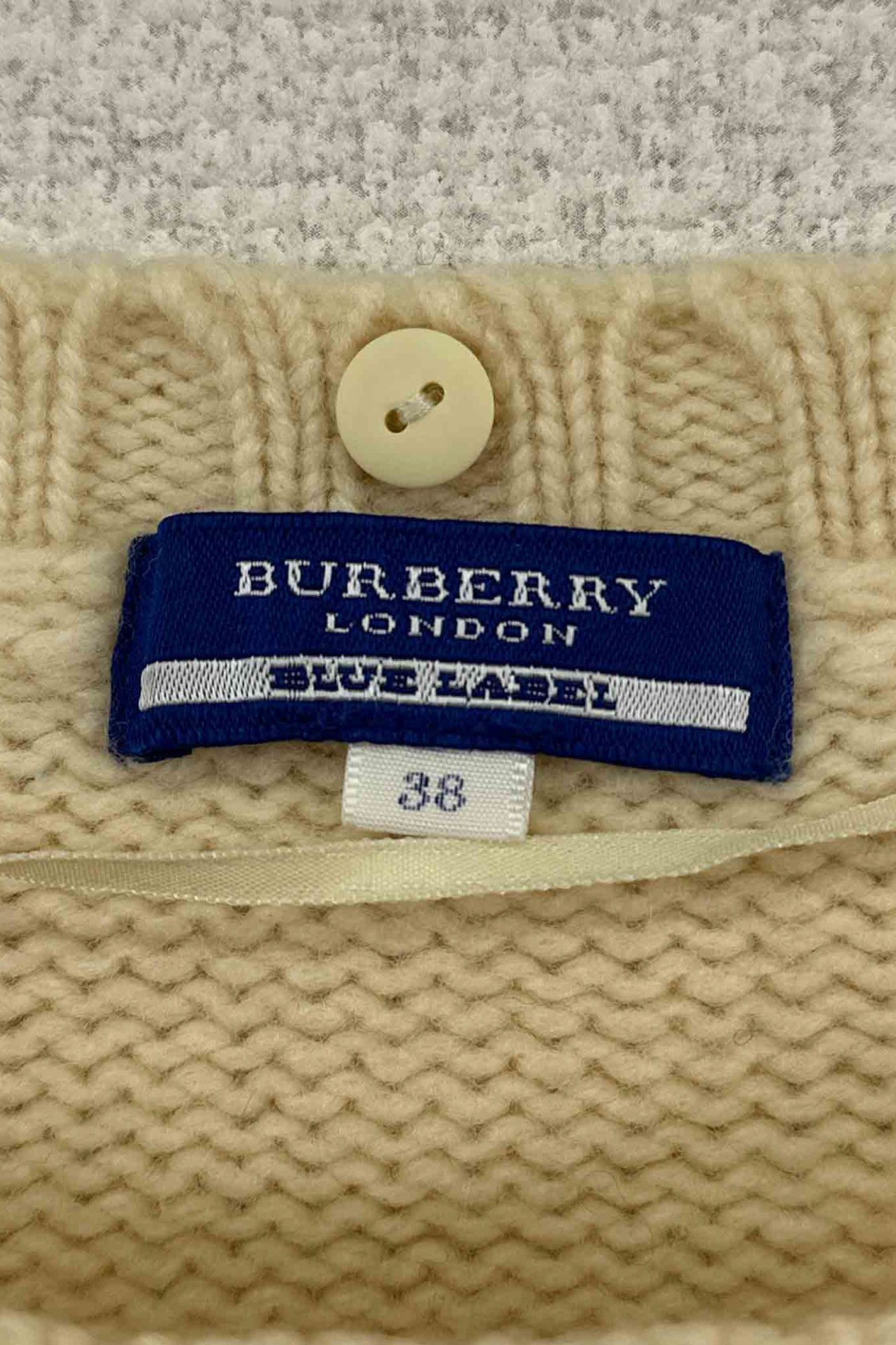 BURBERRY LONDON BLUE LABEL 白色毛衣
