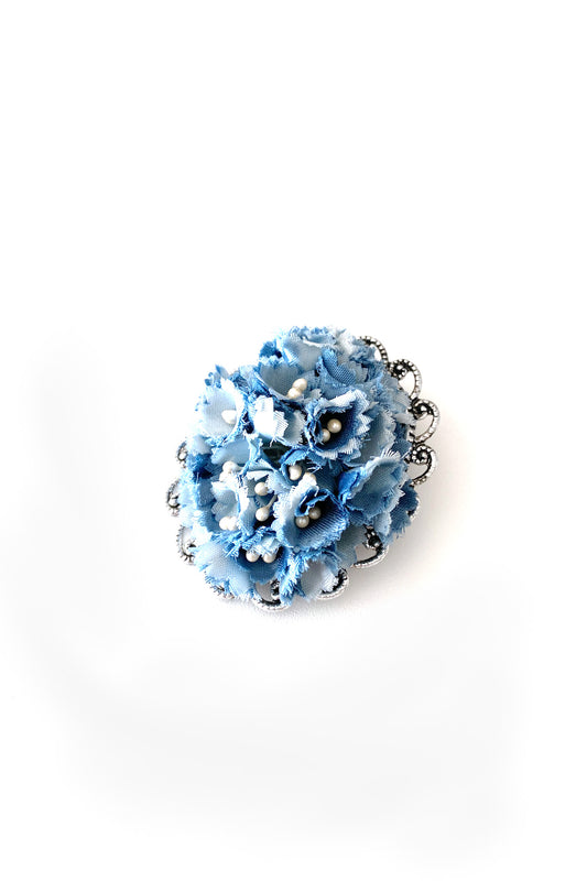 Vintage blue flower brooch 花束の贈り物