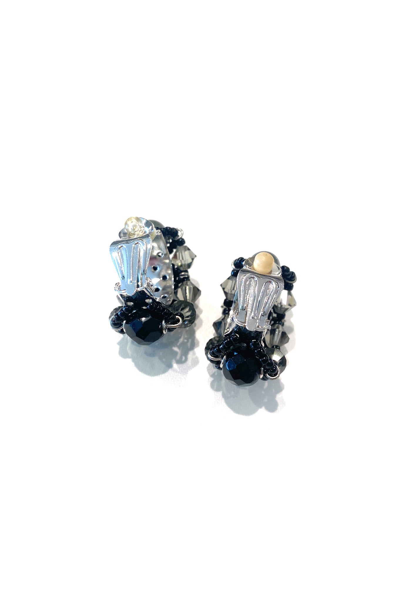 Vintage black earring 夜のエレガンス