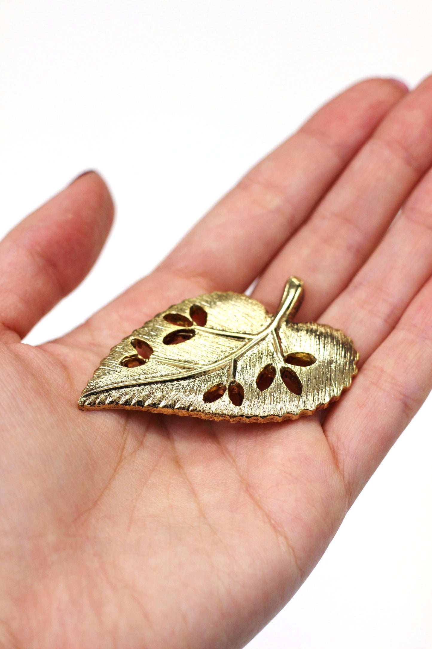 Vintage gold leaf motif brooch 紅葉の秋