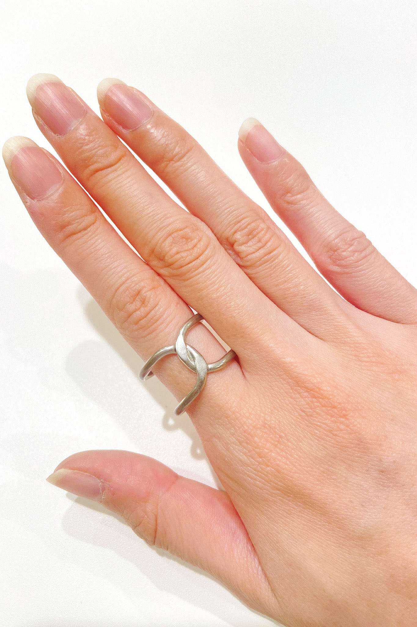Vintage silver ring 結びついた魅力