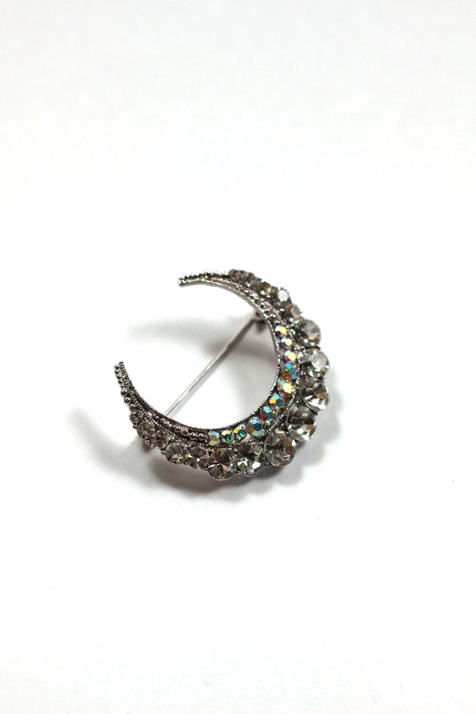Vintage crescent moon brooch A piece of the galaxy that colors the fantasy of the night 