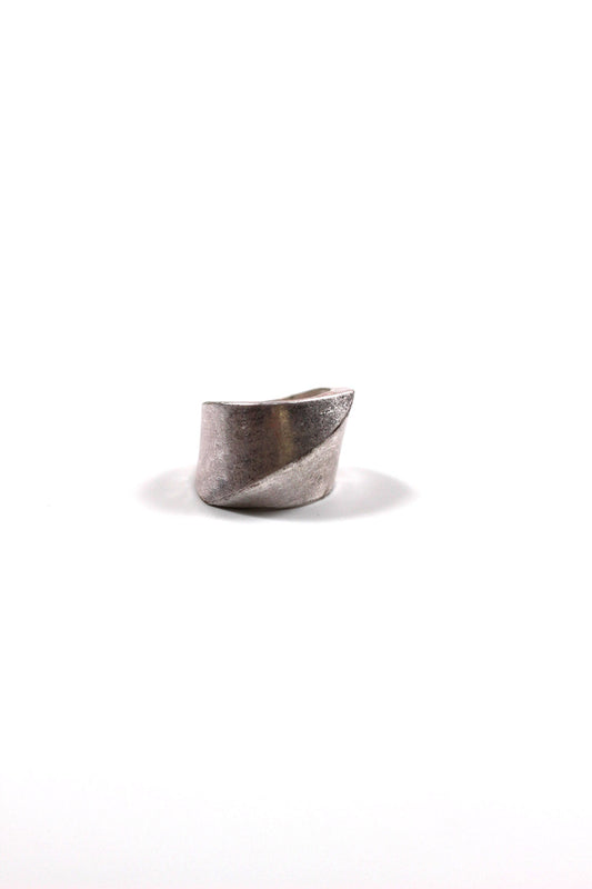 Vintage silver ring シルバーの輝きが品位と洗練を纏う