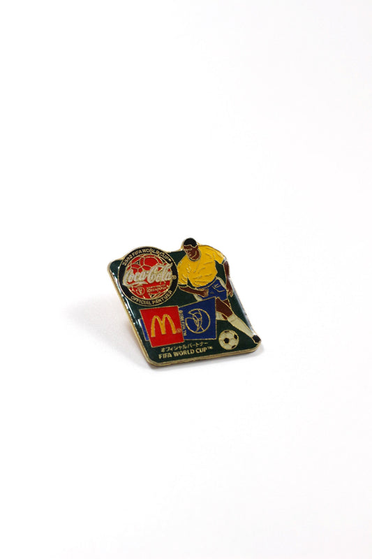Vintage world cup pin badge 世界のヒーロー
