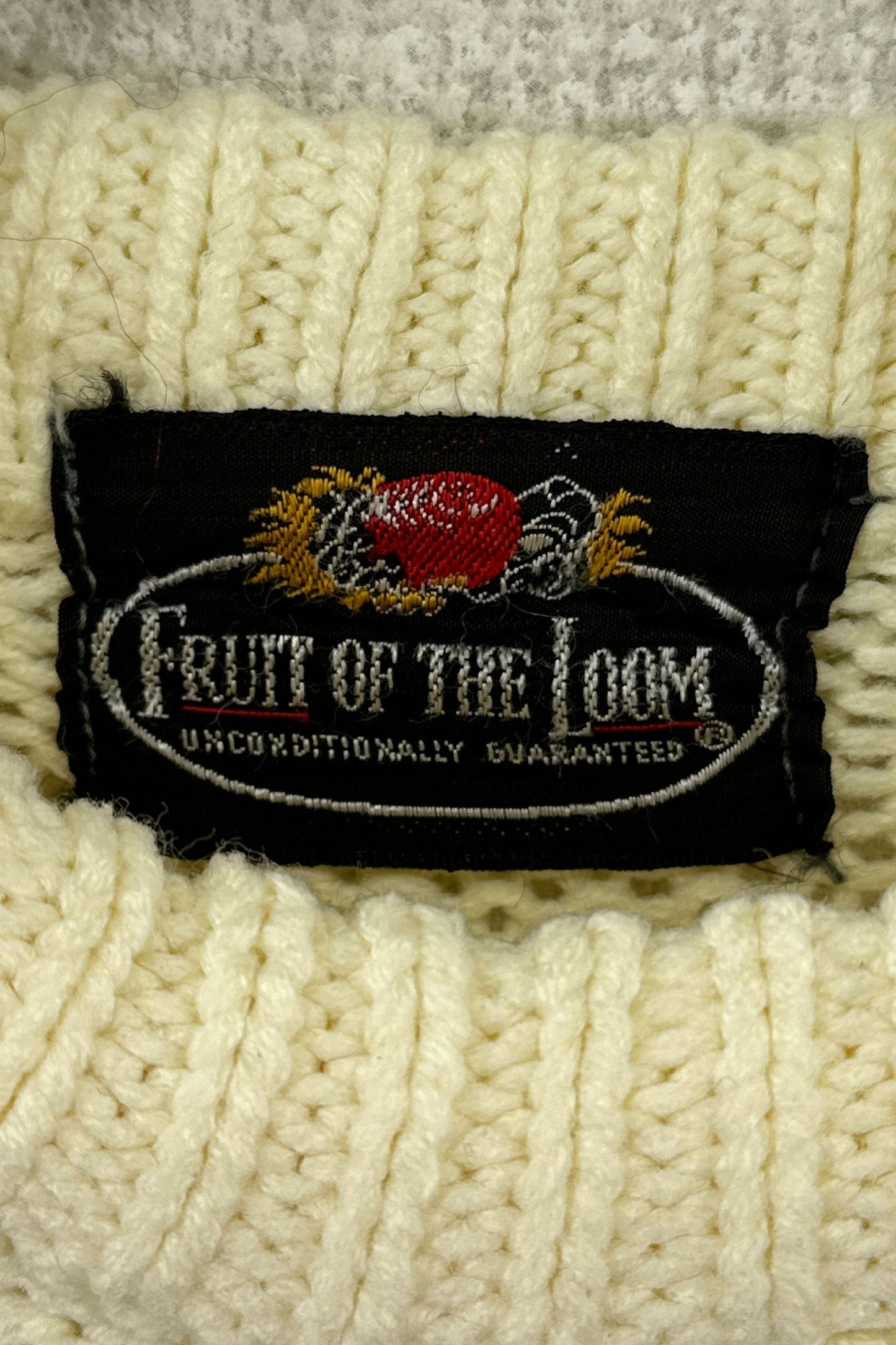 FRUIT OF THE LOOM white sweater