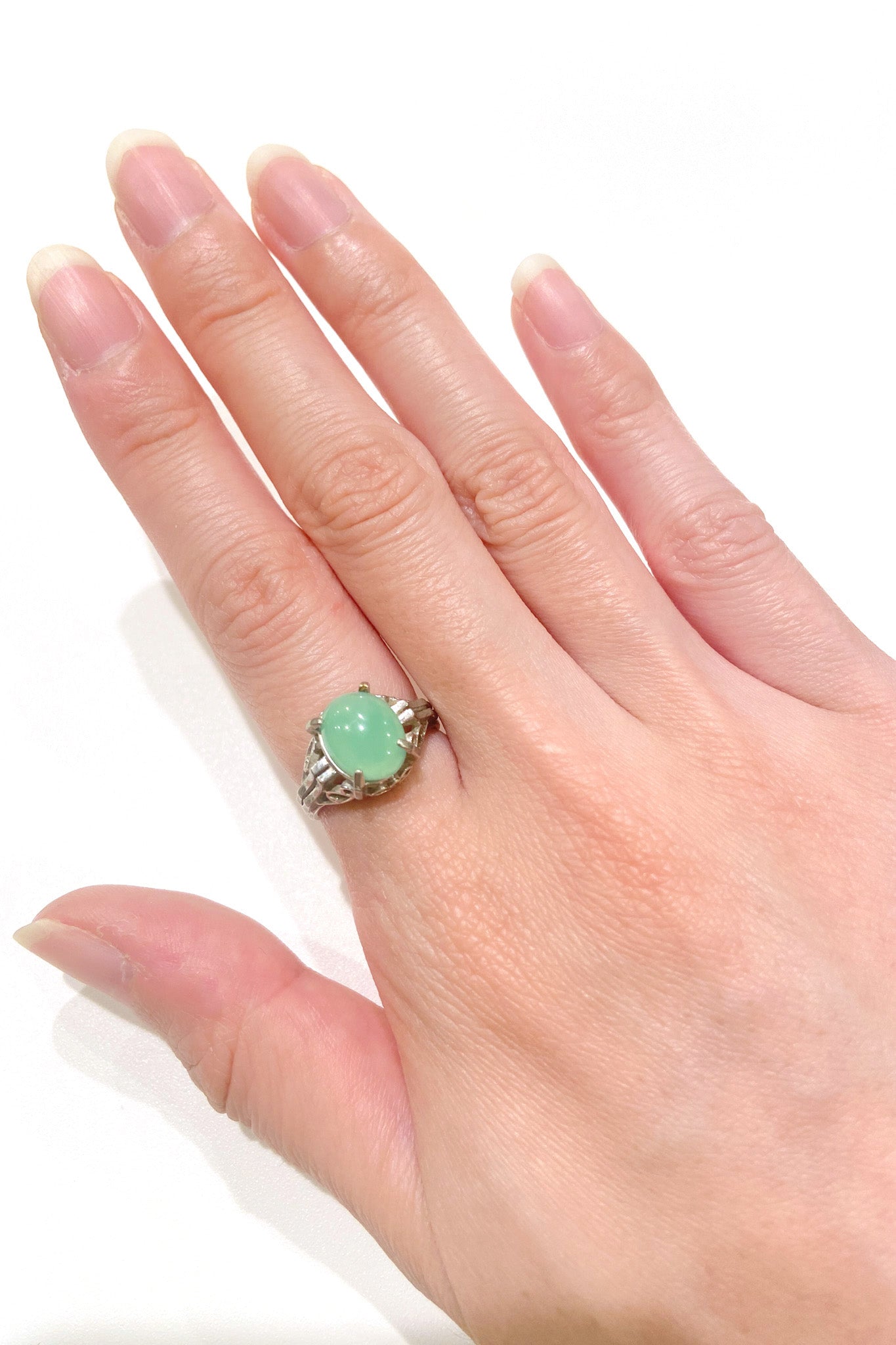 Vintage pastel green stone ring 穏やかな美しさ