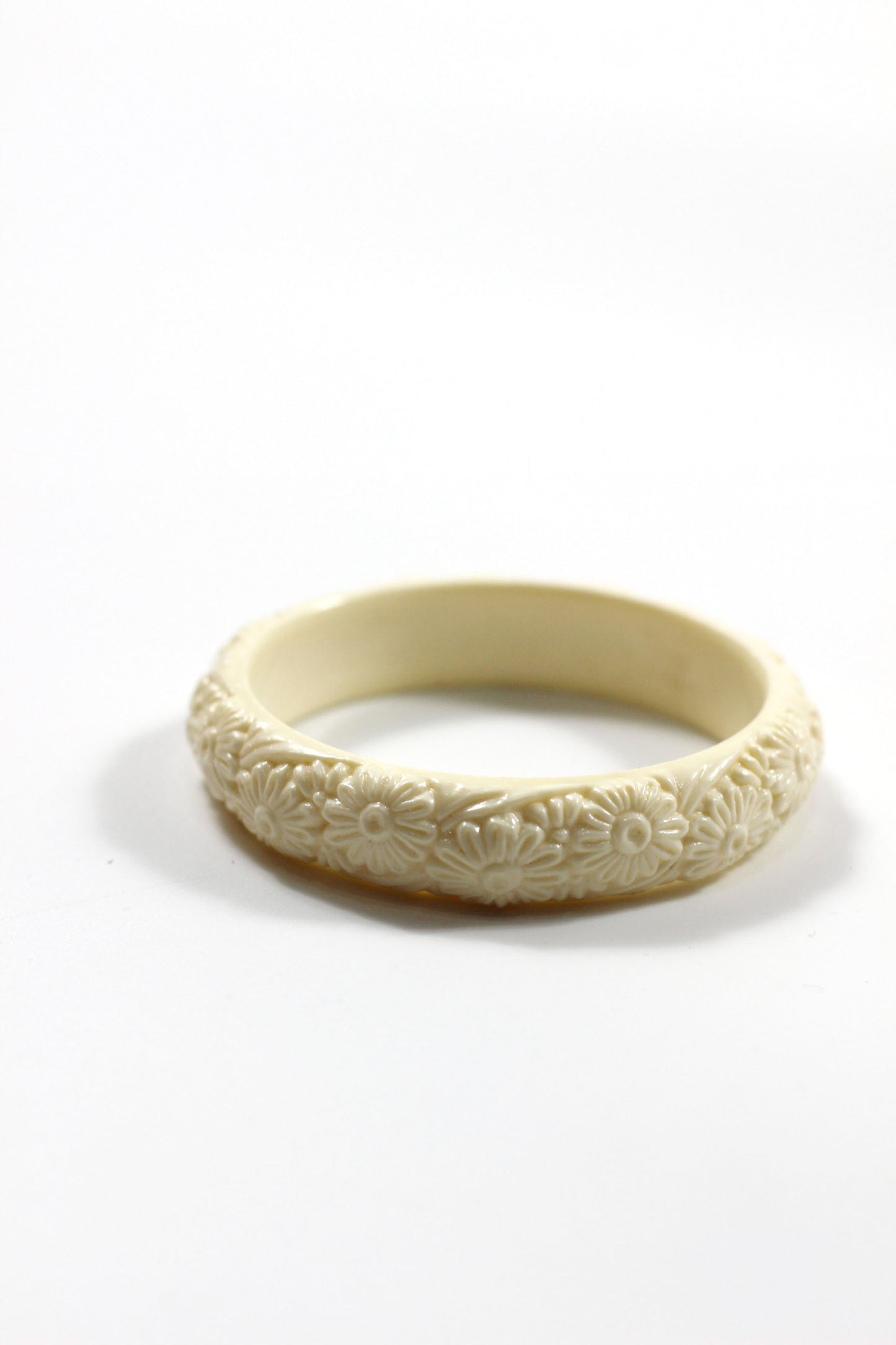 Vintage white flower bangle マーガレットの贈り物