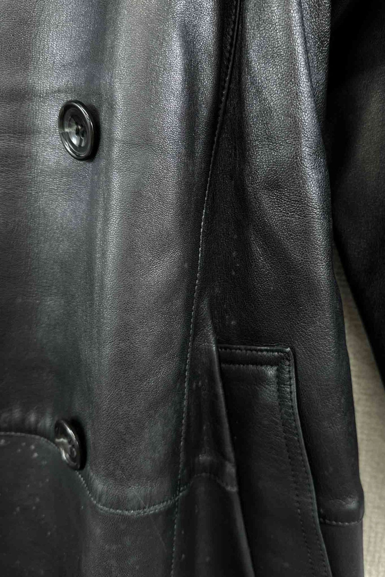 PELLIS NOVUM black leather coat