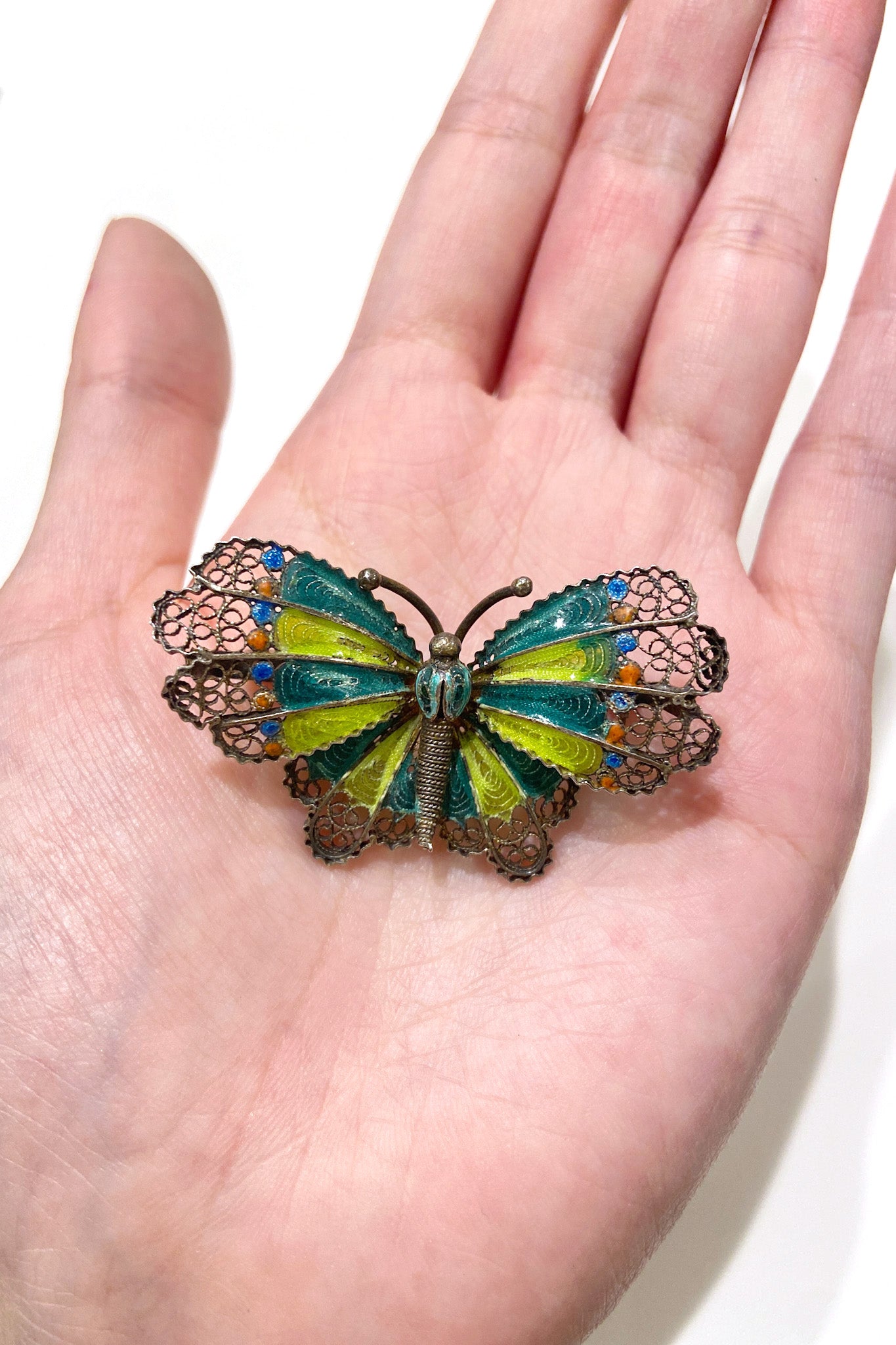 Vintage butterfly motif brooch 優雅な繊細さ