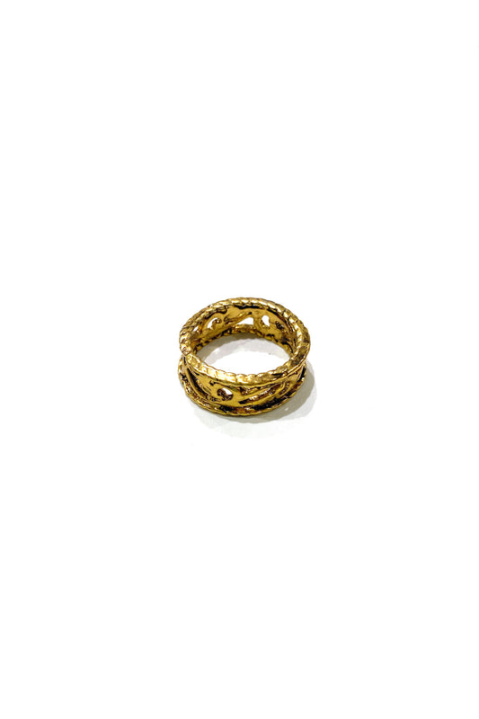 Vintage gold ring Beauty and originality