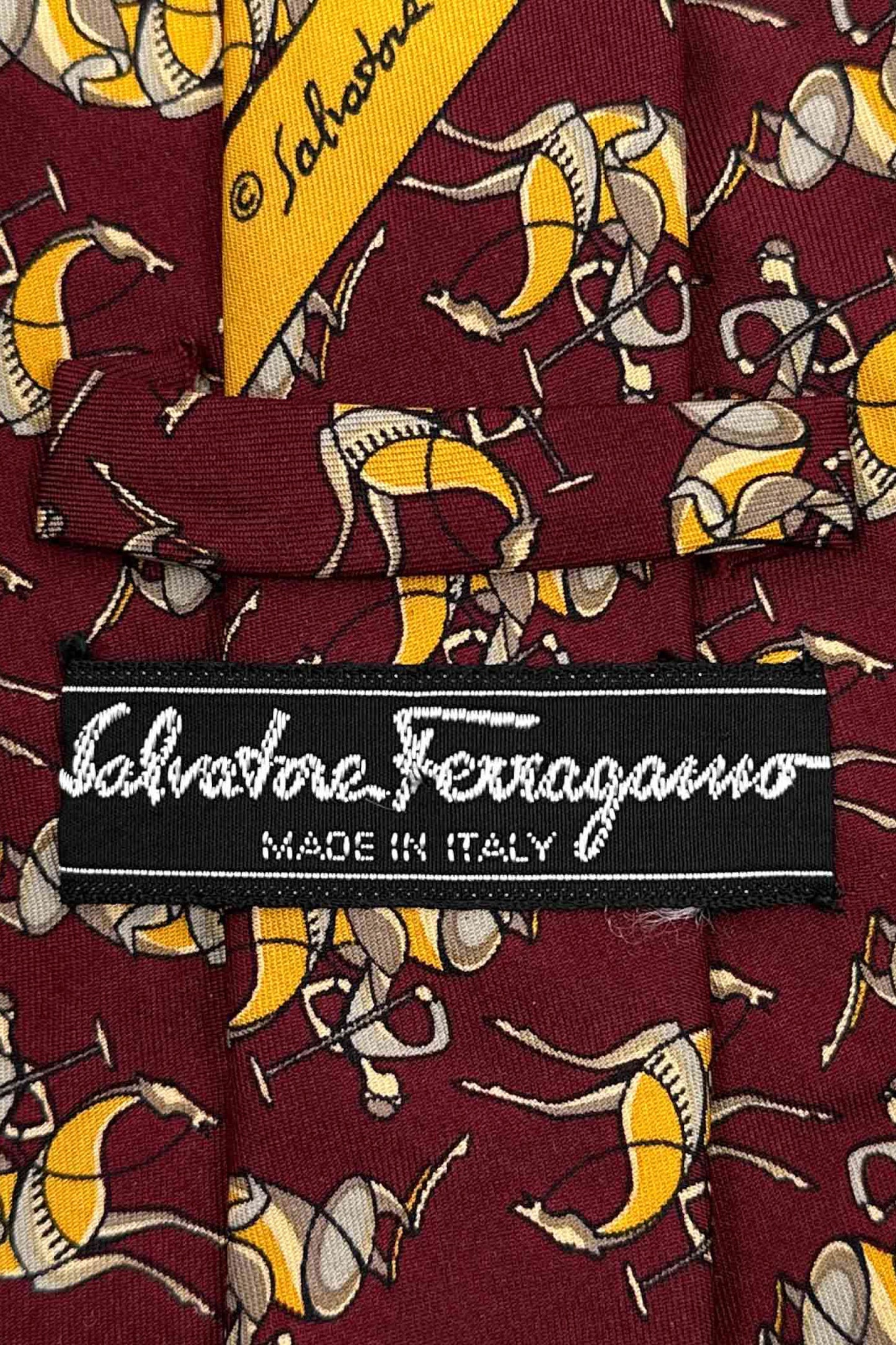 Made in ITALY Salvatore Ferragamo silk tie