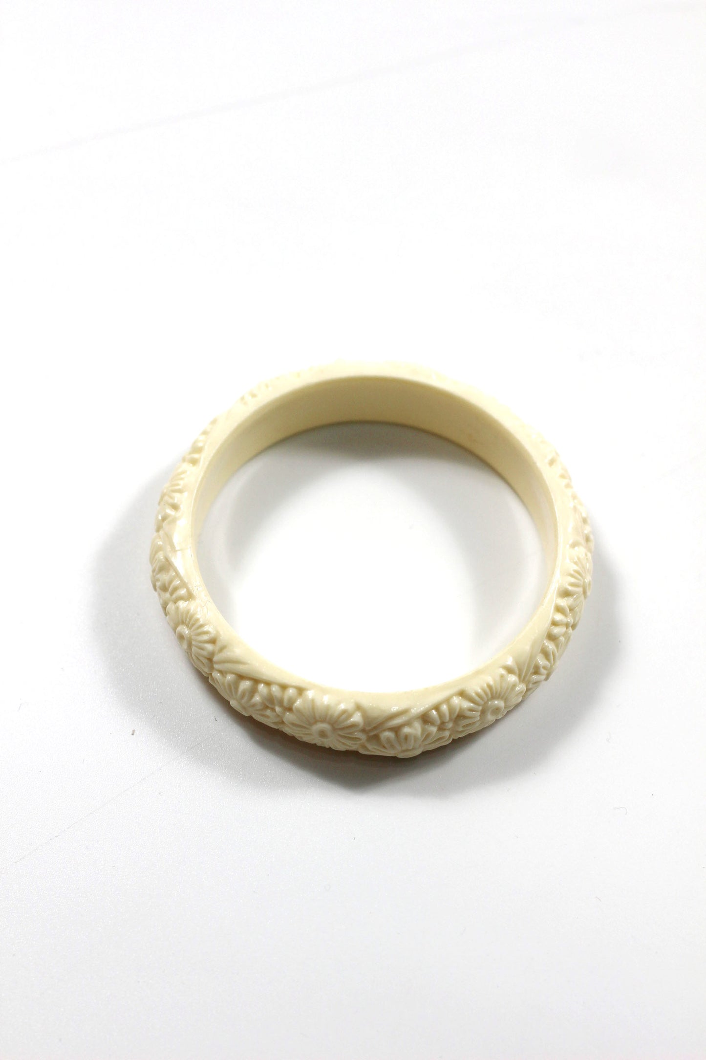 Vintage white flower bangle マーガレットの贈り物